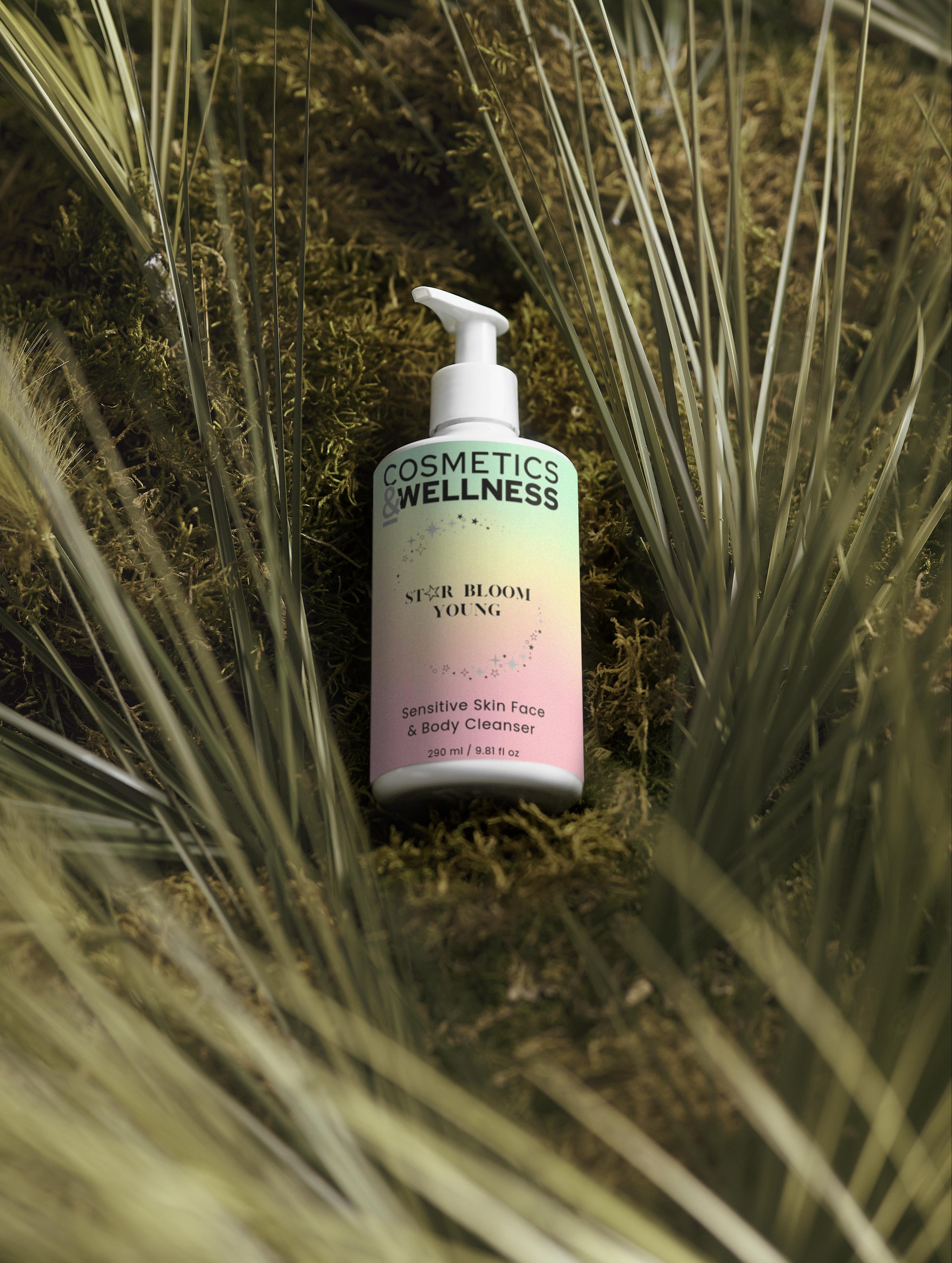 Sensitive Skin Face &amp; Body Cleanser Star Bloom Young, 290 ml / 9.81 fl oz